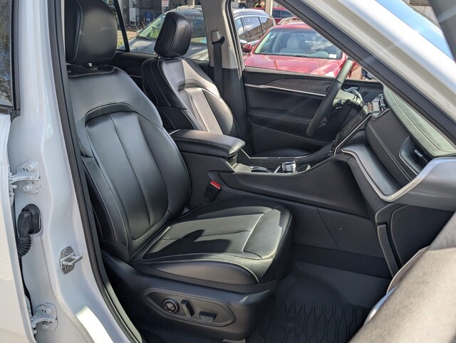 used 2024 Jeep Grand Cherokee car, priced at $34,777