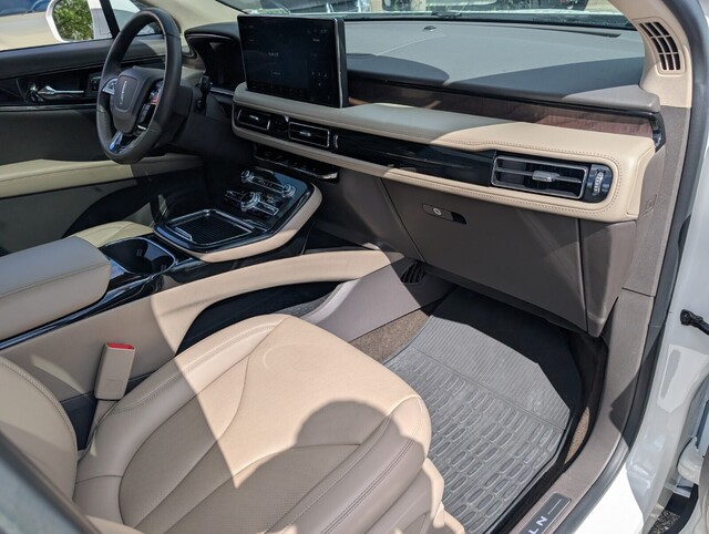 used 2023 Lincoln Nautilus car