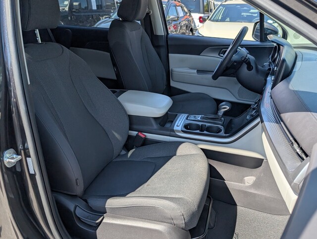 used 2023 Kia CARNIVAL car, priced at $22,500