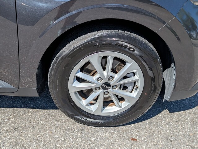 used 2023 Kia CARNIVAL car, priced at $22,500