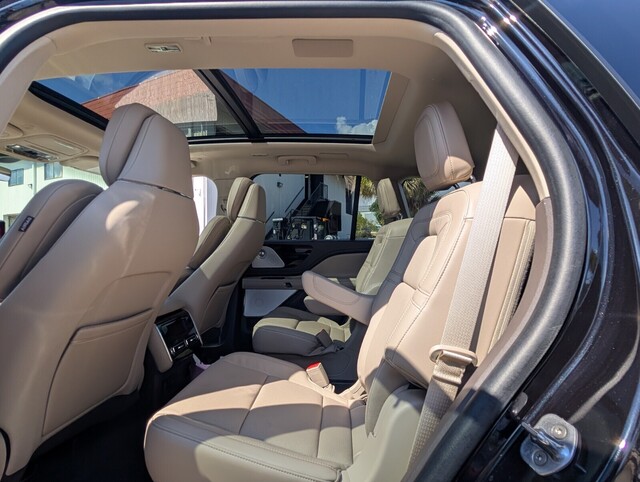 used 2024 Lincoln Aviator car, priced at $48,298