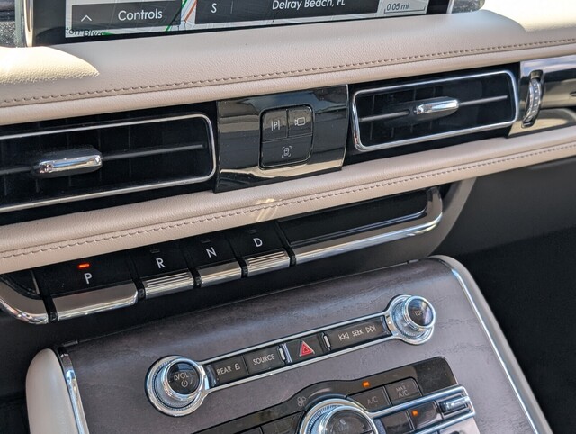 used 2024 Lincoln Aviator car, priced at $48,298