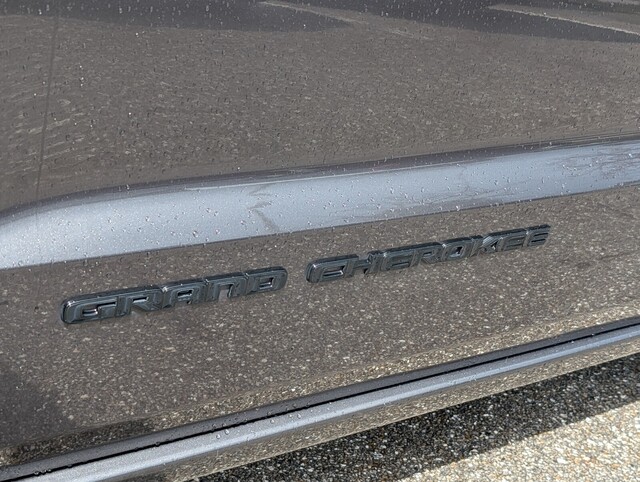 used 2021 Jeep Grand Cherokee car, priced at $19,298