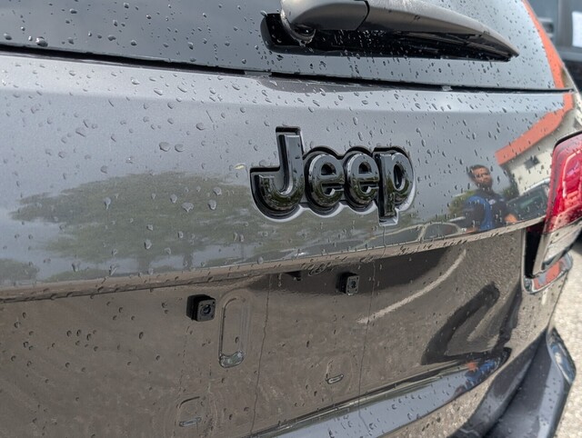 used 2021 Jeep Grand Cherokee car, priced at $19,298