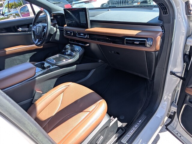 used 2022 Lincoln Nautilus car, priced at $29,498