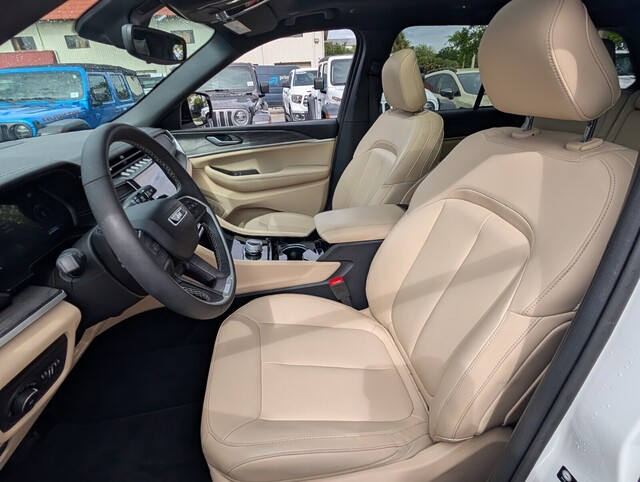 used 2023 Jeep Grand Cherokee car, priced at $29,000