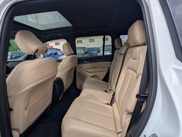 used 2023 Jeep Grand Cherokee car, priced at $29,000