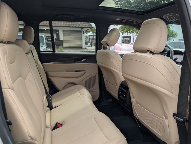 used 2023 Jeep Grand Cherokee car, priced at $29,000