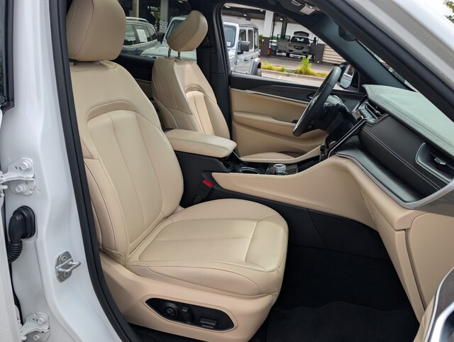 used 2023 Jeep Grand Cherokee car, priced at $29,000