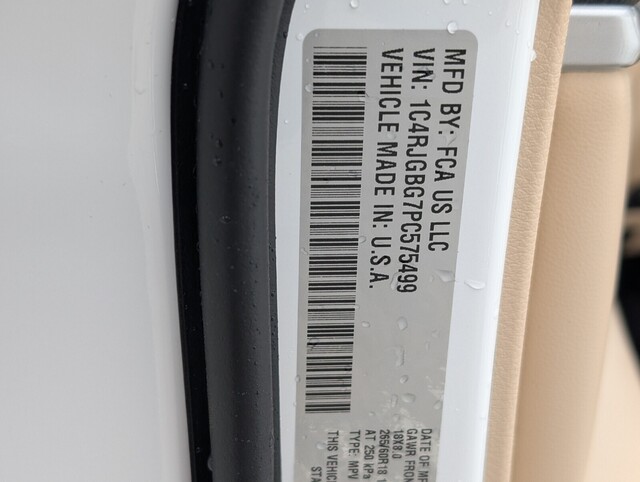 used 2023 Jeep Grand Cherokee car, priced at $29,000