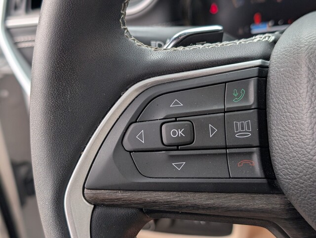 used 2023 Jeep Grand Cherokee car, priced at $29,000