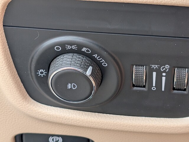 used 2023 Jeep Grand Cherokee car, priced at $29,000