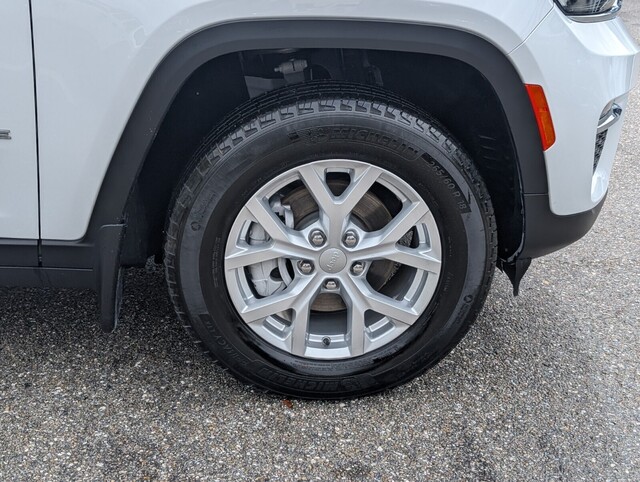 used 2023 Jeep Grand Cherokee car, priced at $29,000