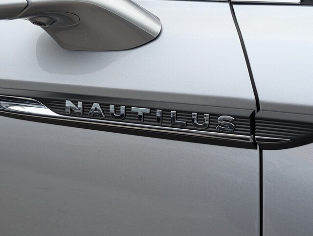 used 2022 Lincoln Nautilus car, priced at $31,888