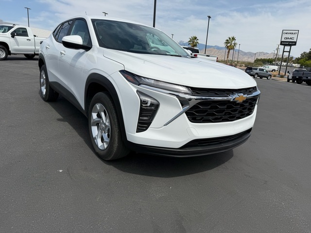 White 2024 Chevrolet Trax LS FWD SUV / Crossover Front-Wheel Drive Automatic