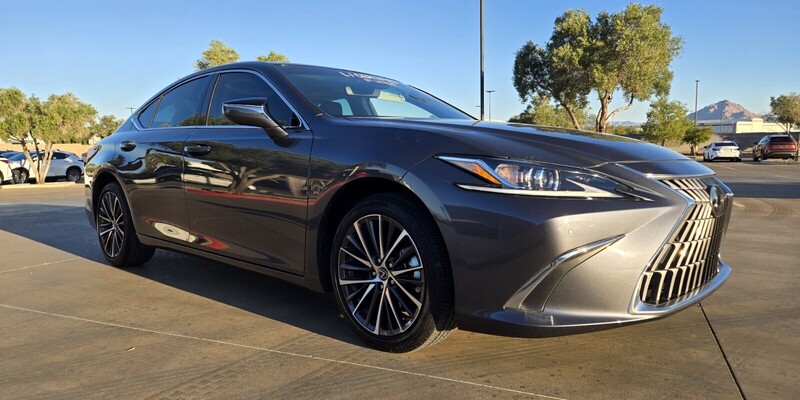 2025 Lexus ES