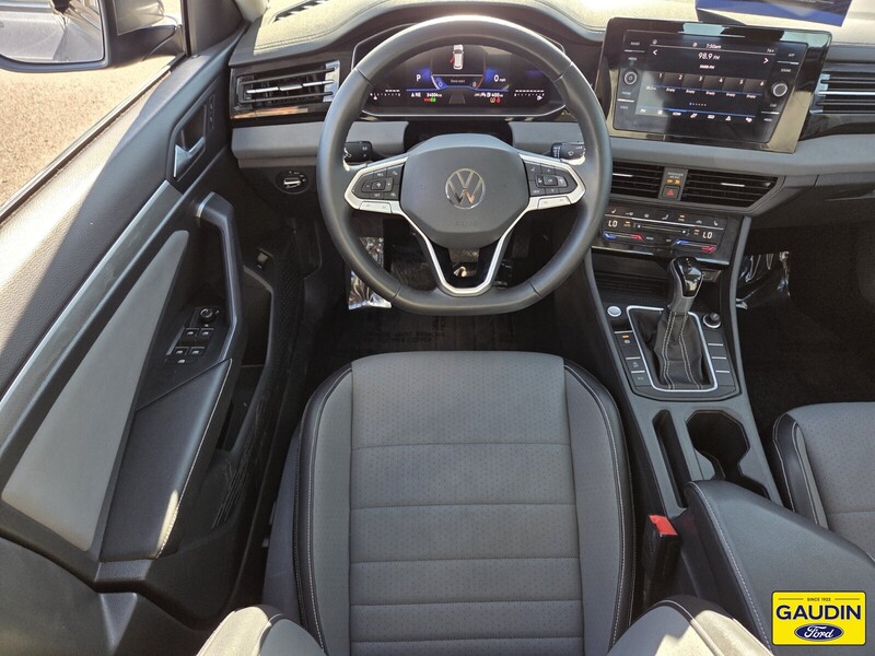 Used 2025 Volkswagen Jetta 1.5T SE 4D Sedan