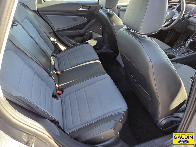 Used 2025 Volkswagen Jetta 1.5T SE 4D Sedan