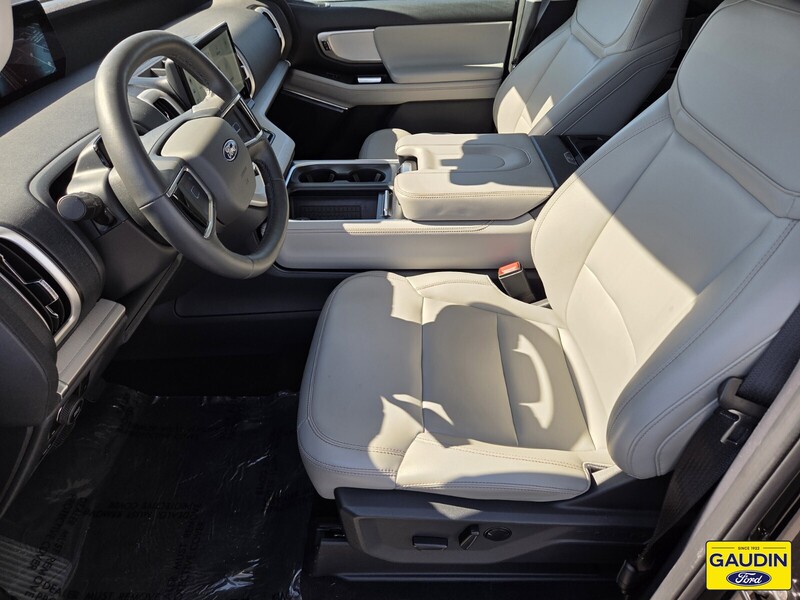 Used 2025 Ford Expedition Active 4D Sport Utility