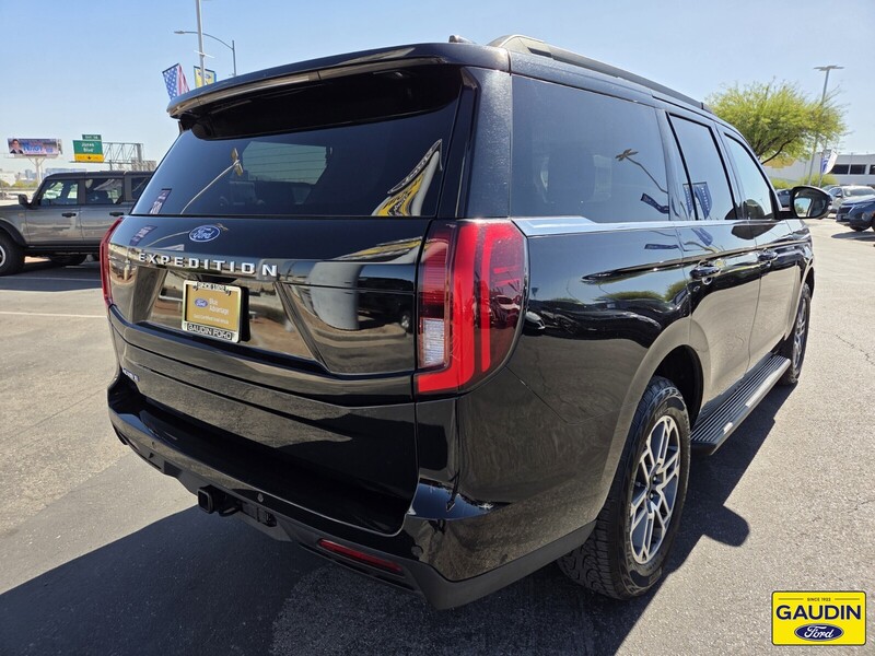 Used 2025 Ford Expedition Active 4D Sport Utility