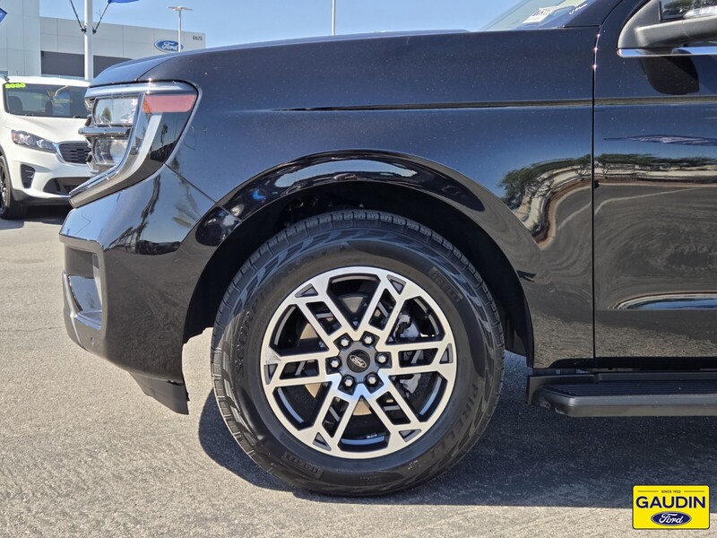 Used 2025 Ford Expedition Active 4D Sport Utility