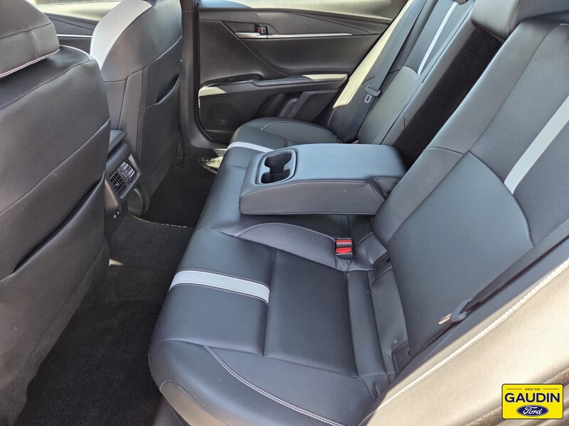 Used 2025 Toyota Camry SE 4D Sedan