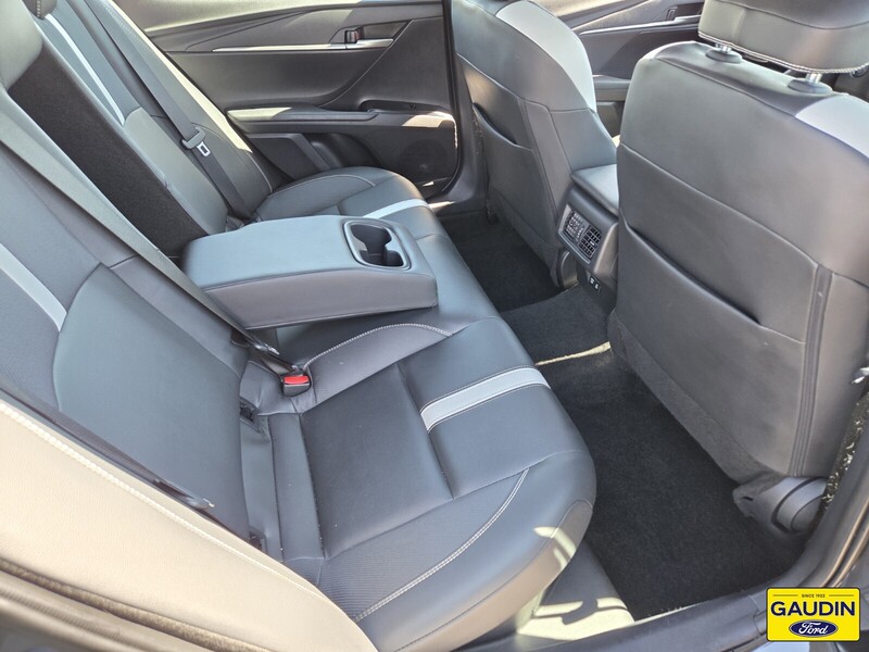 Used 2025 Toyota Camry SE 4D Sedan