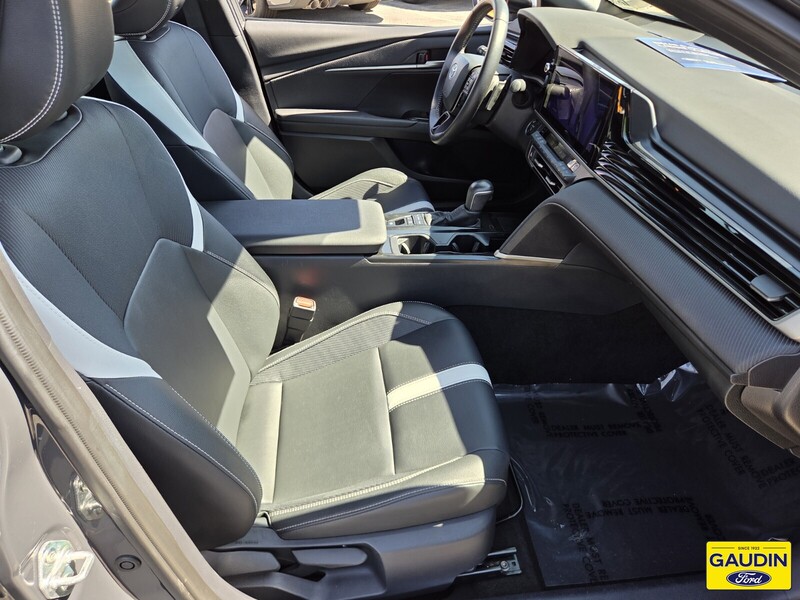 Used 2025 Toyota Camry SE 4D Sedan