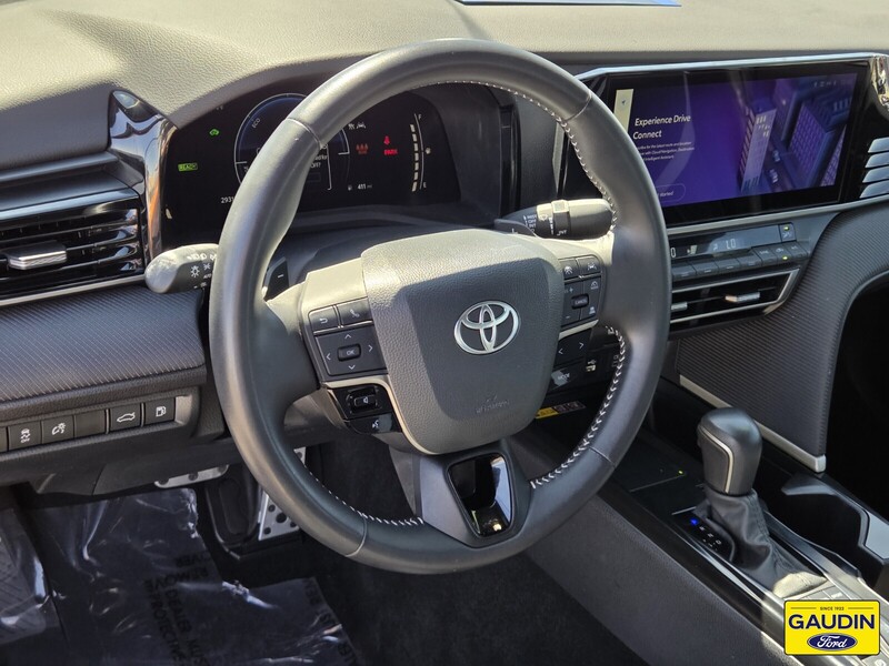 Used 2025 Toyota Camry SE 4D Sedan