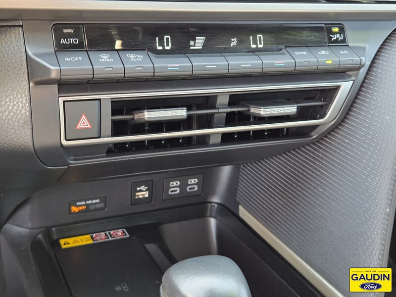 Used 2025 Toyota Camry SE 4D Sedan