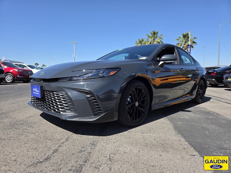 Used 2025 Toyota Camry SE 4D Sedan