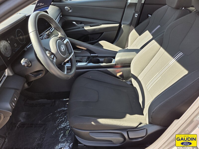 Used 2025 Hyundai Elantra SEL Convenience 4D Sedan