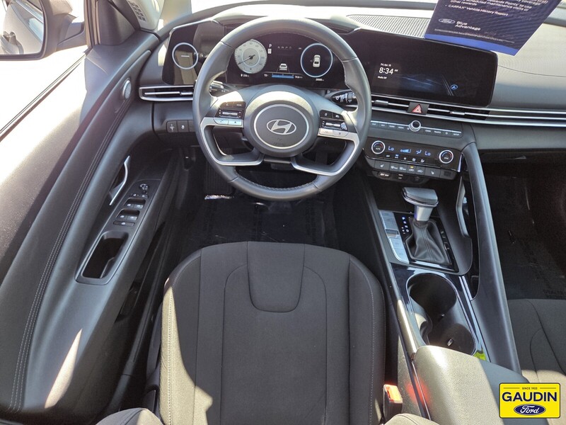 Used 2025 Hyundai Elantra SEL Convenience 4D Sedan
