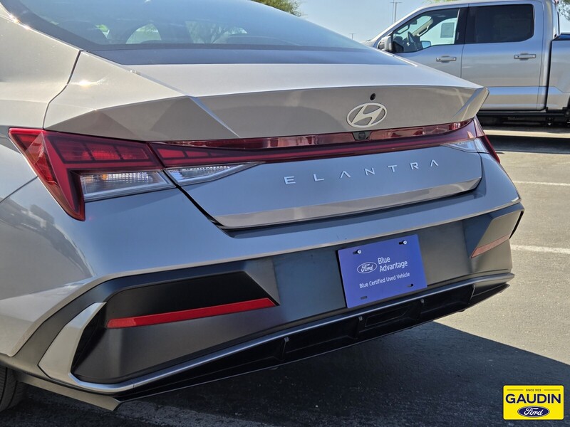 Used 2025 Hyundai Elantra SEL Convenience 4D Sedan