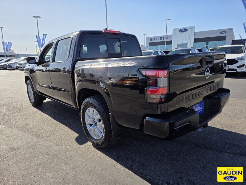 Used 2022 Nissan Frontier SV 4D Crew Cab