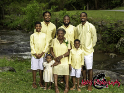 2022-The-Heard-Family-2345