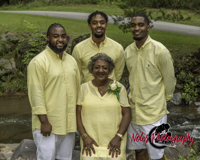 2022-The-Heard-Family-2382