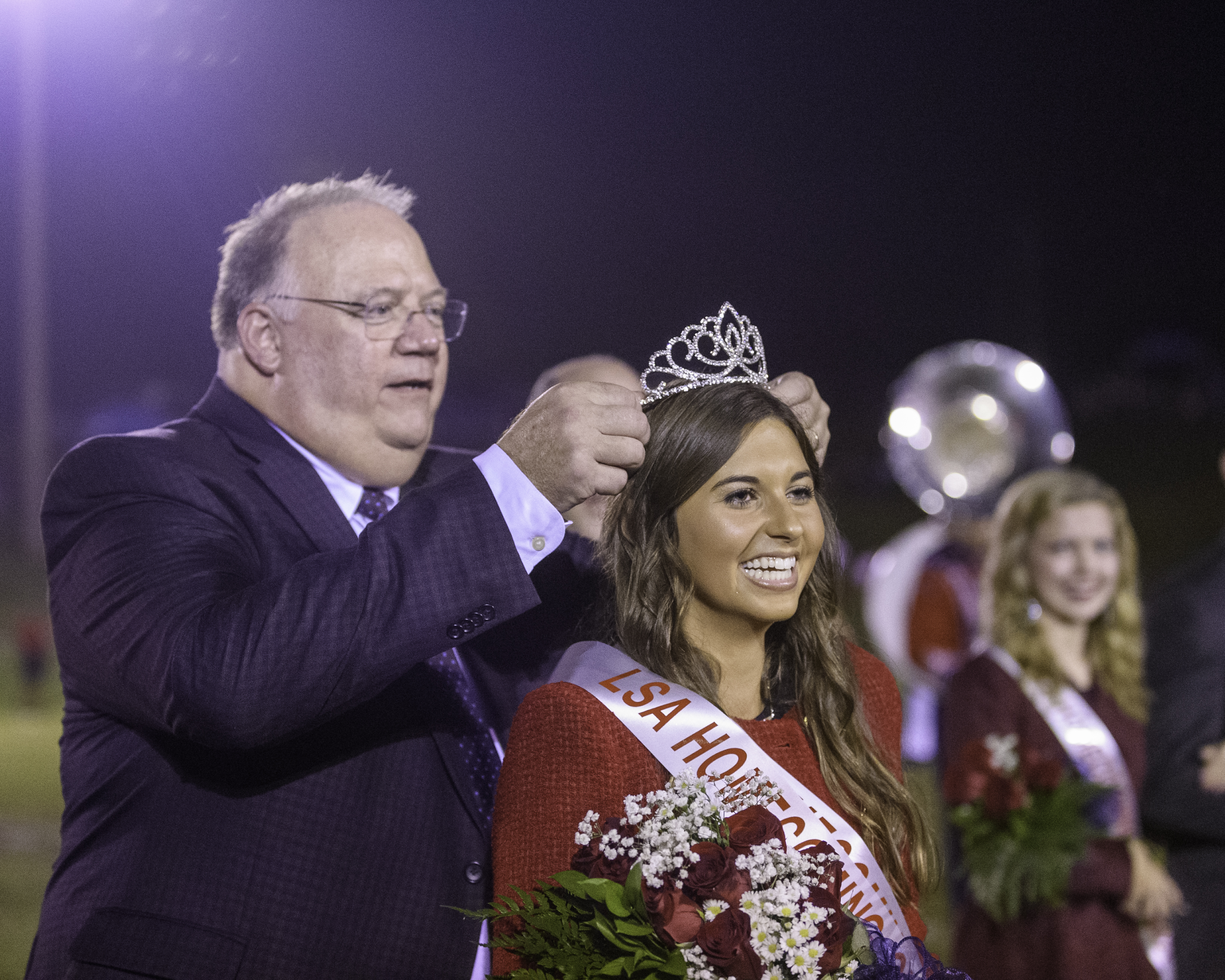 Homecoming-Queen-Payton-Huguley-crowned-by-Dr-Stan-Cox-Head-of-School-©Noles-2699