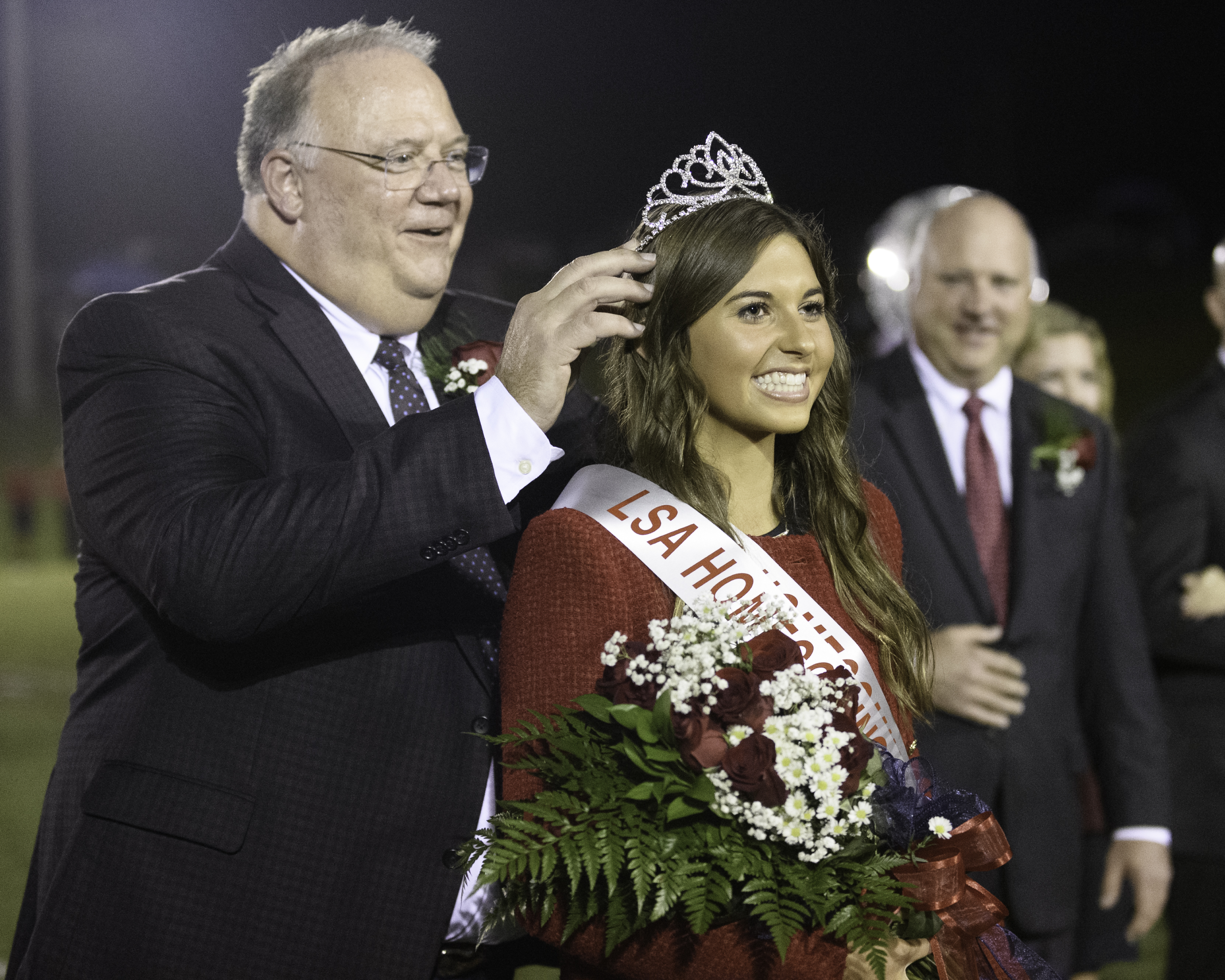Homecoming-Queen-Payton-Huguley-crowned-by-Dr-Stan-Cox-Head-of-School-©Noles-2717