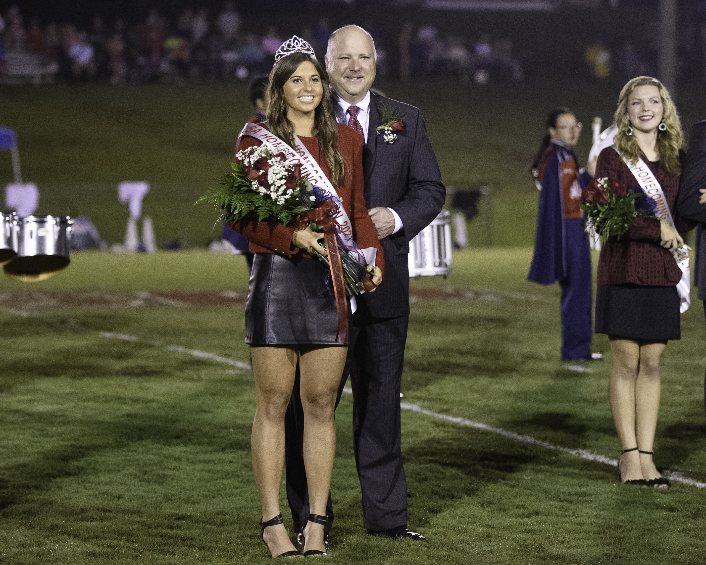 Homecoming-Queen-Payton-Huguley-With-Father-©Noles-2745