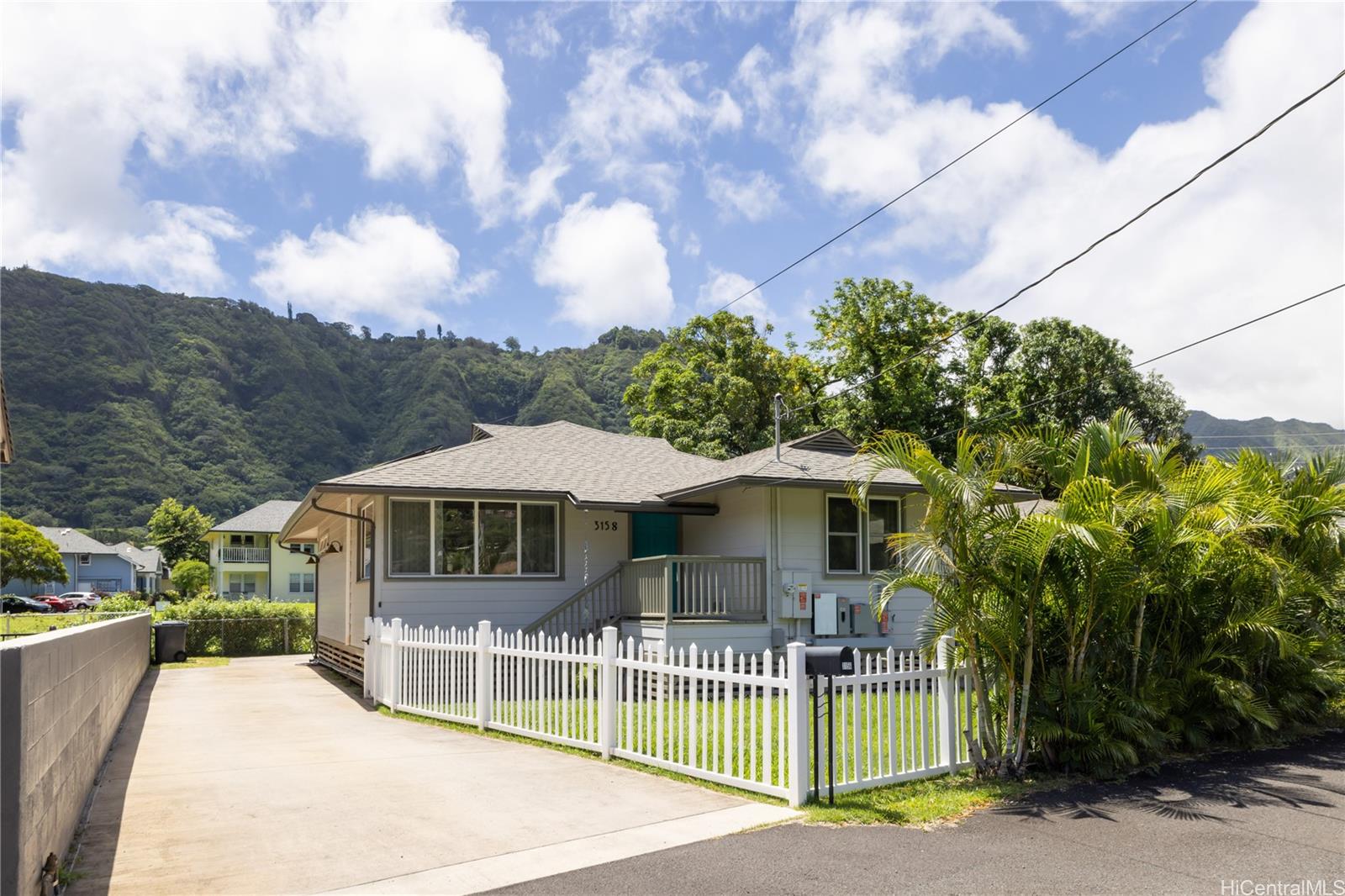 3158 East Manoa Rd C
