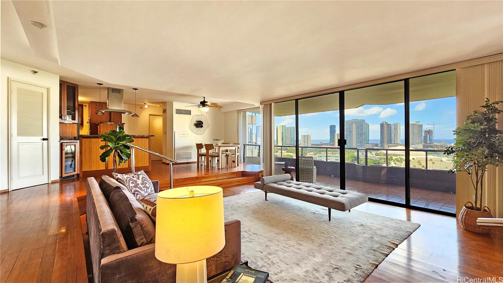 1221 Victoria St 1704