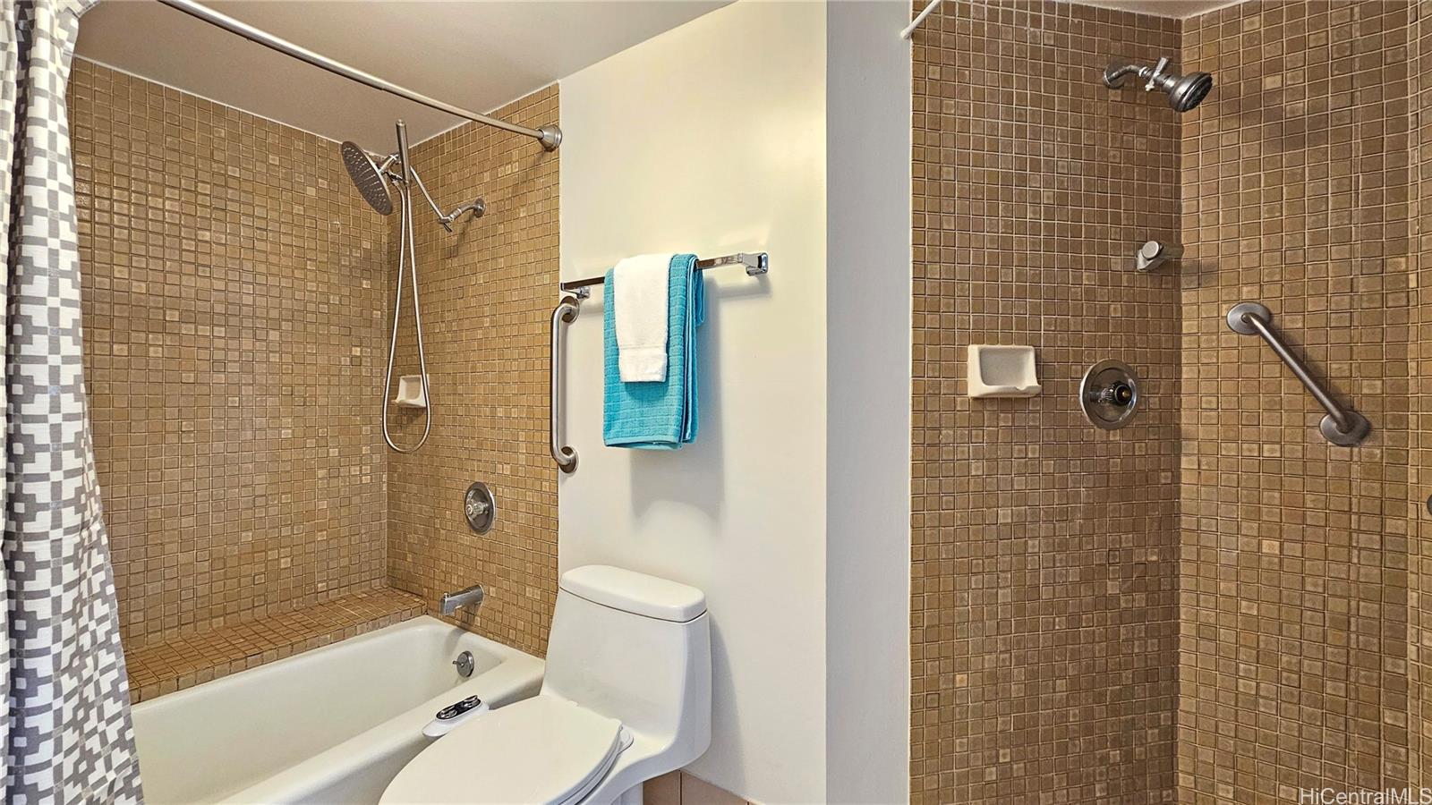 1221 Victoria St 1704