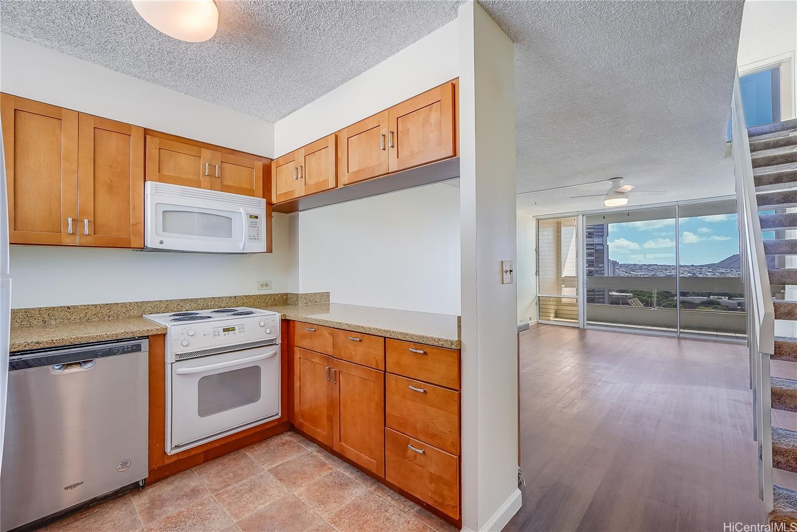 555 University Ave #1706