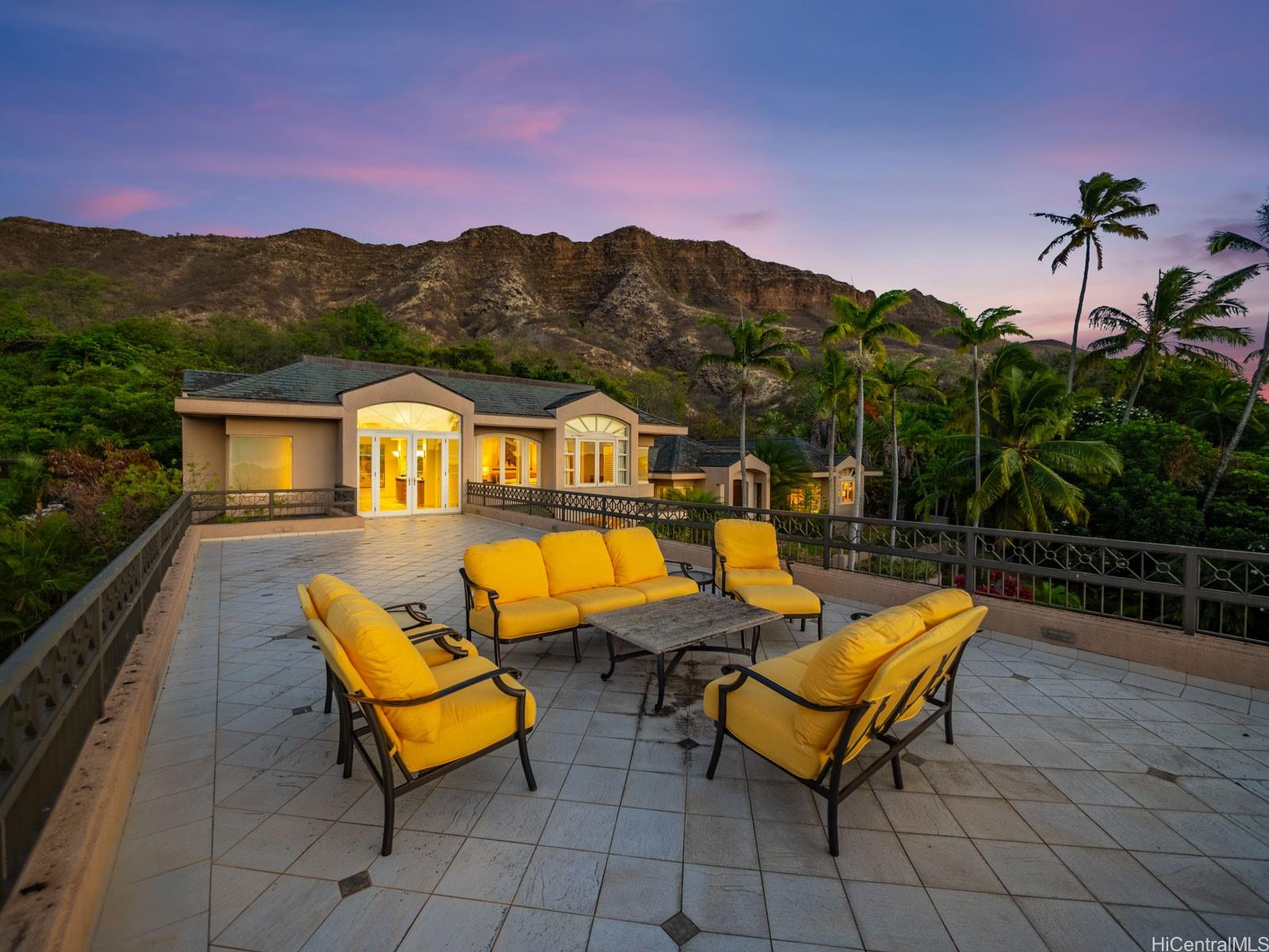 セ*ナ様 house on the hill 3239 Noela Dr