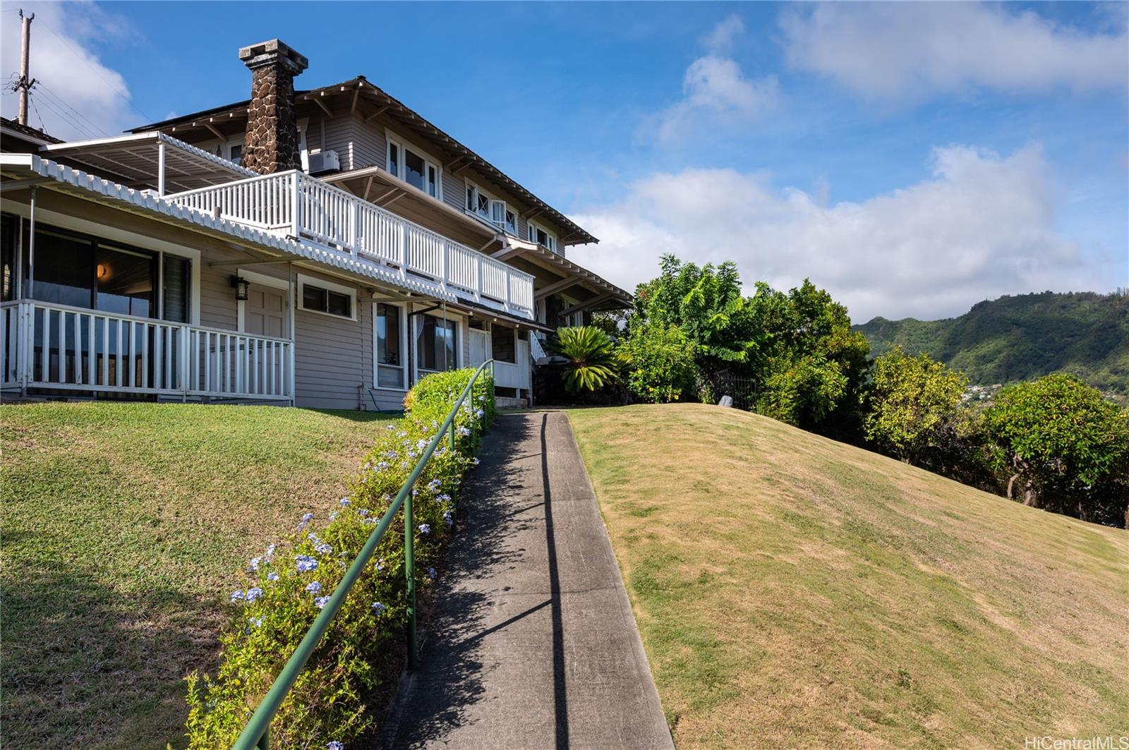house on the hill 新品　サイズ80 554 W Hind Dr, Honolulu, HI 96821 | Redfin