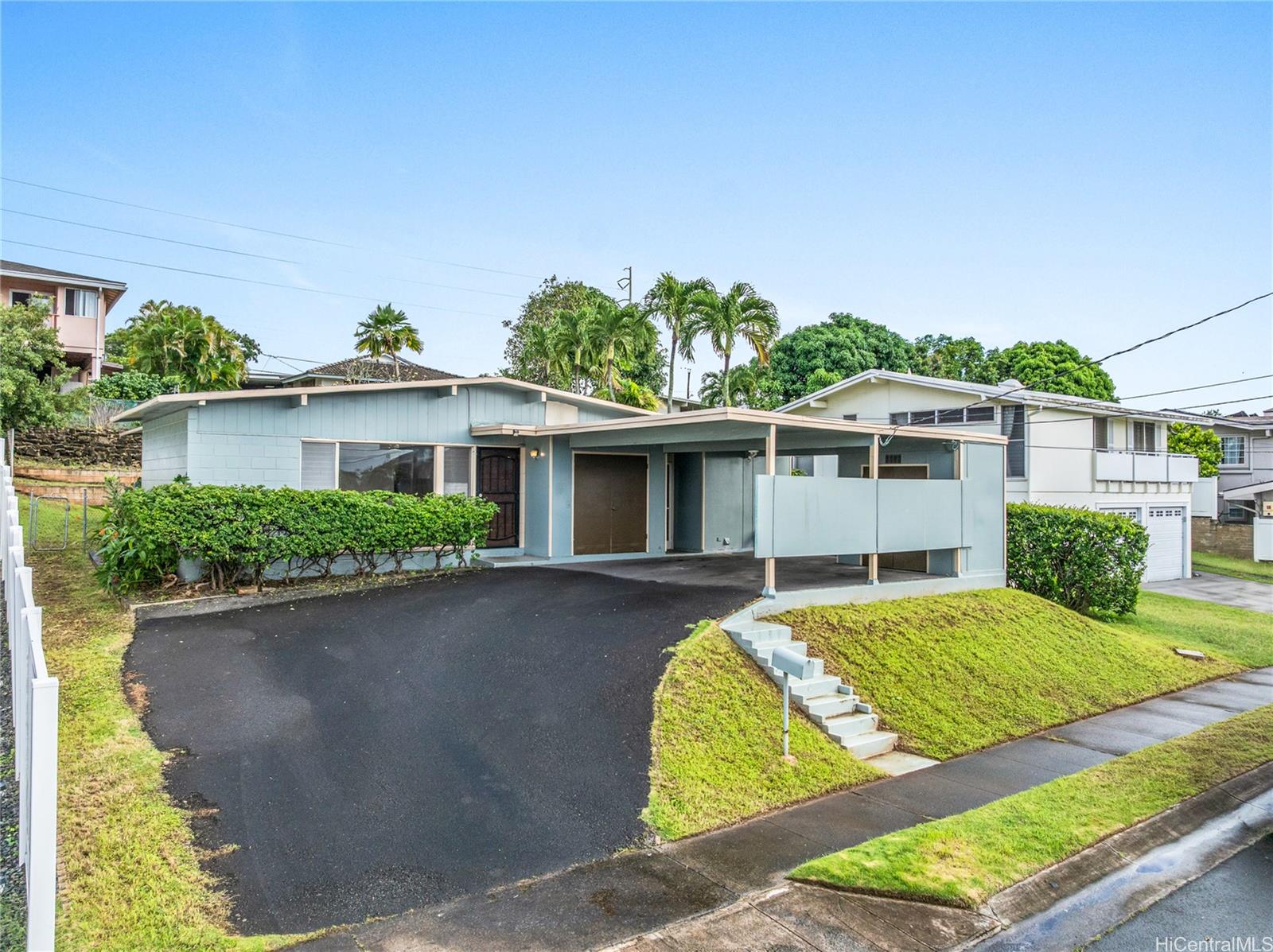 1427 Puanakau St