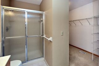Master 3/4 bath and walk-in closet