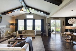 Open views from windows that bring in lots of natural light...