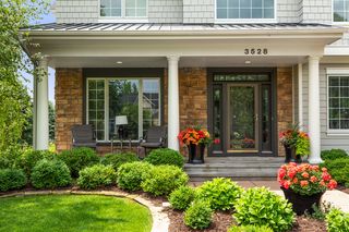3528 Crestmoor Dr